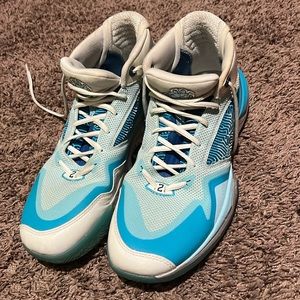 Kawhi Leonard basketball shoes. Good condition. Only worn a couple times. Rare.